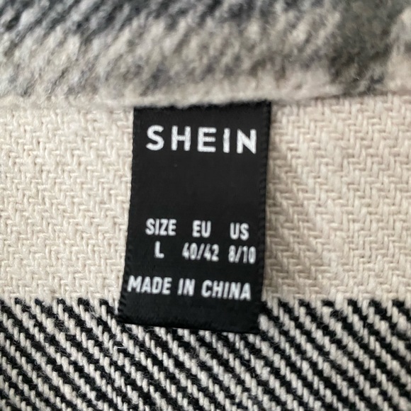 SOLD ♥️ Black And White Plaid Shacket - Picture 2 of 4